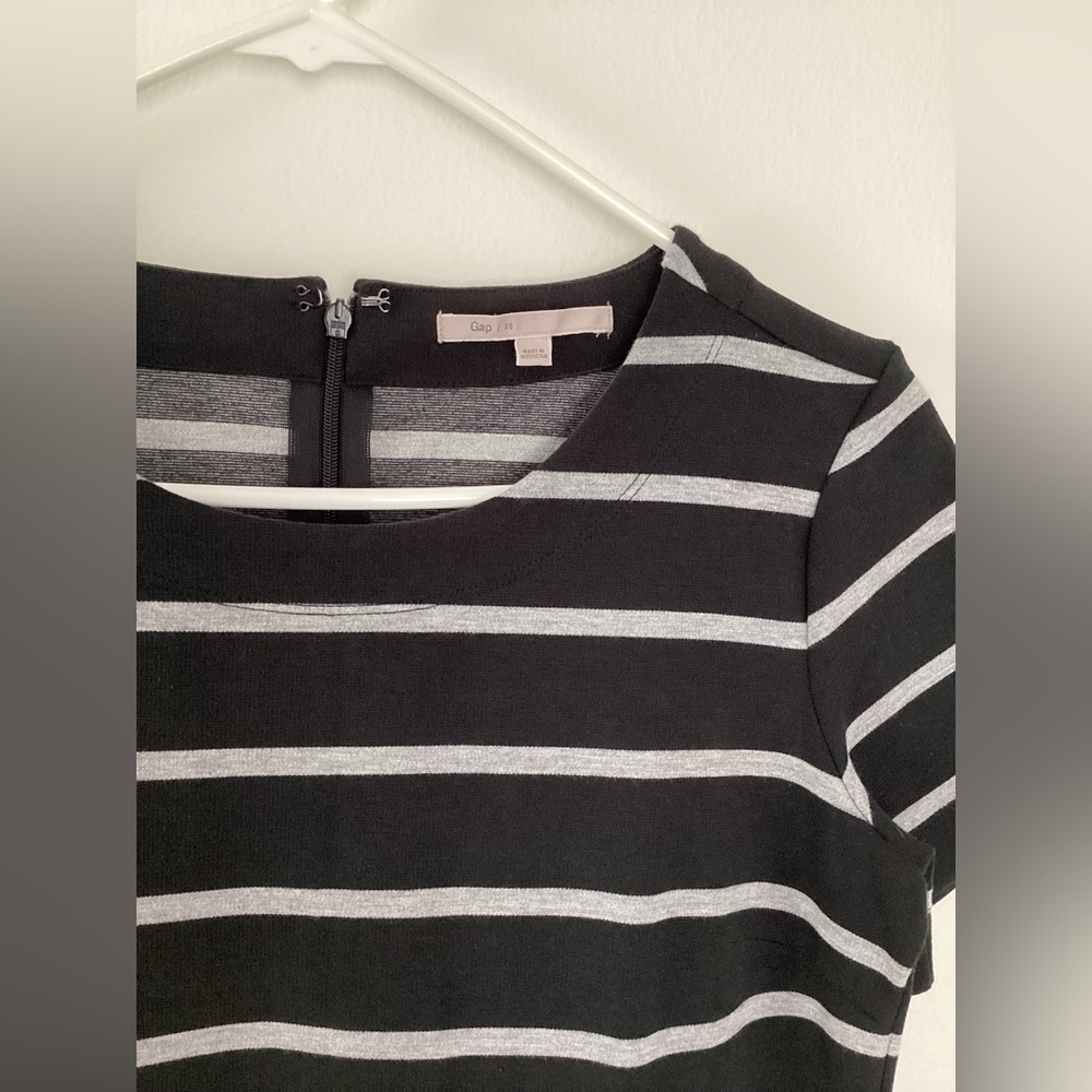 Gap two pocket zip back dress - Picture 2 of 3